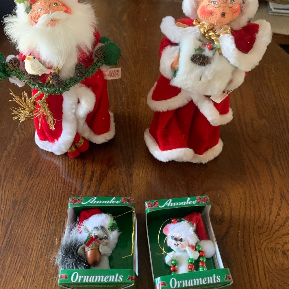 Annalee Bundle !! Santa and Mrs. Claus and Two Holiday Ornaments -